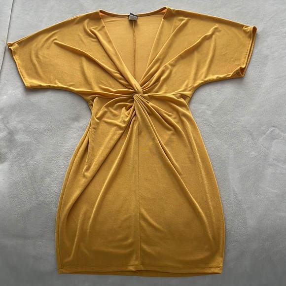 Forever 21 low plunge dress - Picture 1 of 1